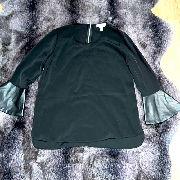 CALVIN KLEIN PULLOVER BLOUSE LEATHER BELL SLEEVES SMALL PETITE BUT FITS MEDIUM - Picture 5 of 8